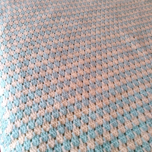 Vintage Afghan / Crochet Blanket / Butter Yellow & Mint Green - Picture 4 of 6